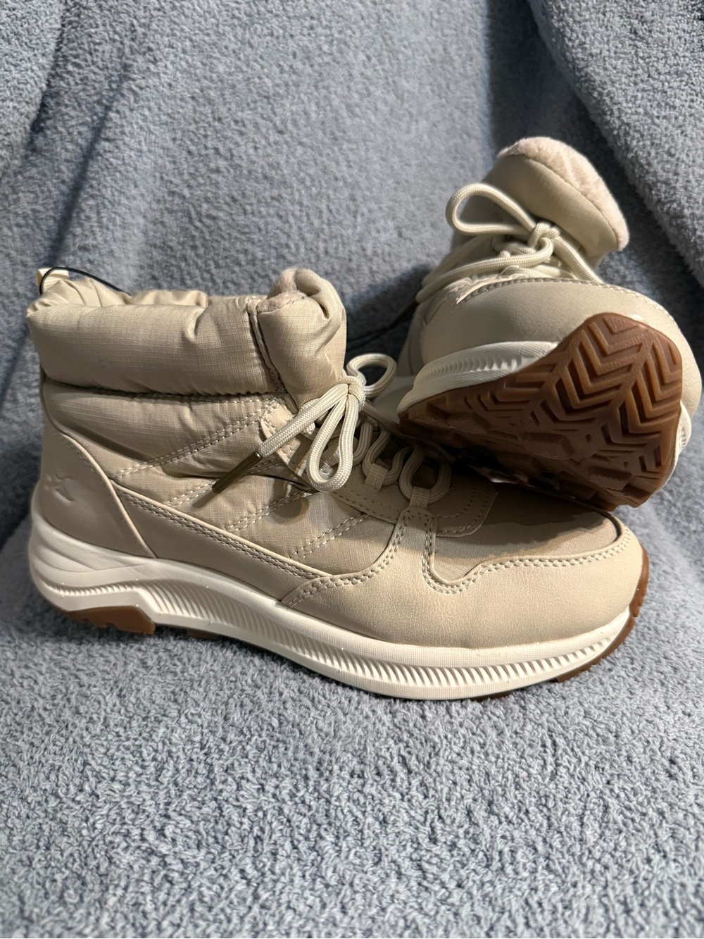 Eddie Bauer Beige Lace-Up Puffer Winter Boots